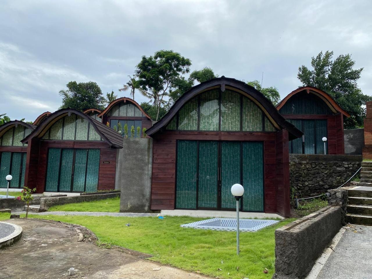 Sri Abi Ratu *